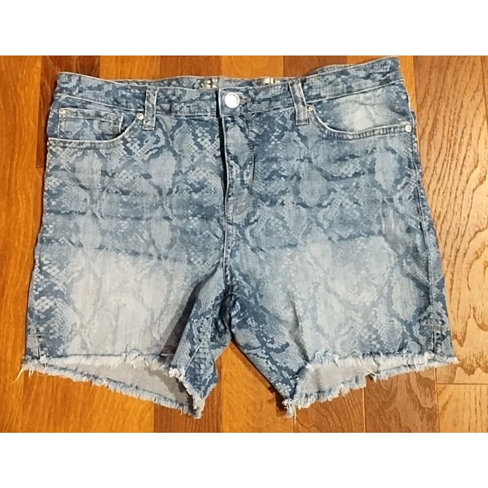 Seven7 Women's 12 Blue Denim Weekend Jean Shorts Cutoffs Animal Print stretch